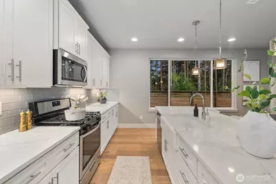 13437 Edmunds Parkway E, Bonney Lake, WA 98391 - Photo 15