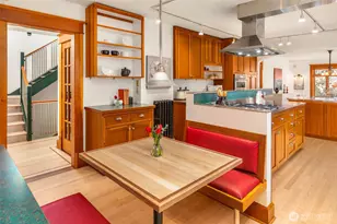 2117 N 36th St, Seattle, WA 98103 - Photo 9