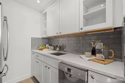 1800 43rd Avenue E #208, Seattle, WA 98112 - Photo 13