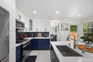 25700 SE 35th Pl, Sammamish, WA 98029 - Photo 13
