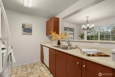 12404 E Gibson Road #J105, Everett, WA 98204 - Photo 9