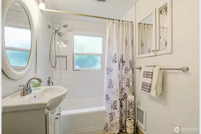 18005 Fremont Avenue N, Shoreline, WA 98133 - Photo 13