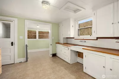 943 N 103rd Street, Seattle, WA 98133 - Photo 5