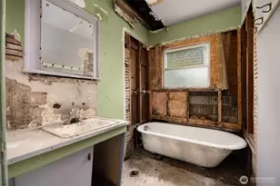 945 N 103rd St, Seattle, WA 98133 - Photo 9