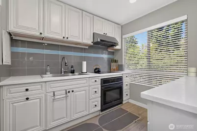 12424 NE 145th St #C10, Kirkland, WA 98034 - Photo 5