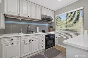 12424 NE 145th St, Kirkland, WA 98034 - Photo 5