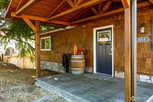854 Burroughs Ave, Oak Harbor, WA 98277 - Photo 3