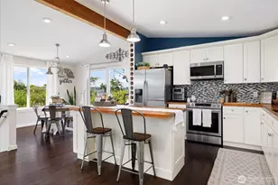 854 Burroughs Ave, Oak Harbor, WA 98277 - Photo 9