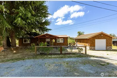 854 Burroughs Avenue, Oak Harbor, WA 98277 - Photo 1