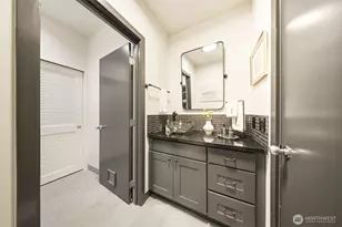 604 Bellevue Way SE, Bellevue, WA 98004 - Photo 29