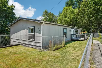 127 Pioneer Avenue NE, Castle Rock, WA 98611 - Photo 1