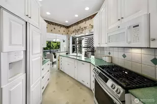 15000 Village Green Dr, Bothell, WA 98012 - Photo 13