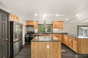21610 145th St E, Bonney Lake, WA 98391 - Photo 9