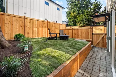 613 B 18th Avenue E, Seattle, WA 98112 - Photo 17