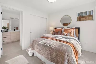 613 B 18th Avenue E, Seattle, WA 98112 - Photo 9