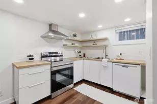 2316 N 80th St, Seattle, WA 98103 - Photo 9