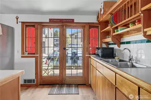 2727 Fairview Ave E, Seattle, WA 98102 - Photo 15
