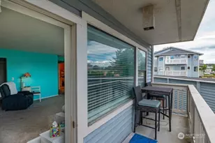 651 SE Bayshore Dr, Oak Harbor, WA 98277 - Photo 9