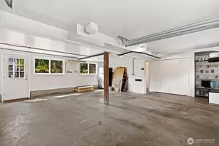 10913 NE 48th St, Kirkland, WA 98033 - Photo 35