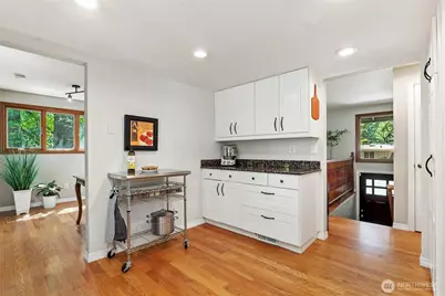 16242 NE 30th Street, Bellevue, WA 98008 - Photo 9