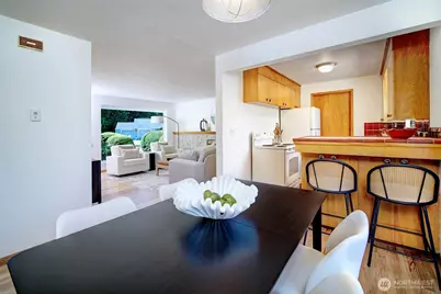 1924 NE 130th Place, Seattle, WA 98125 - Photo 9