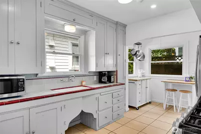 1916 11th Avenue W, Seattle, WA 98119 - Photo 9