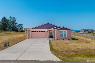 645 Monterey Ave, Coupeville, WA 98239 - Photo 1