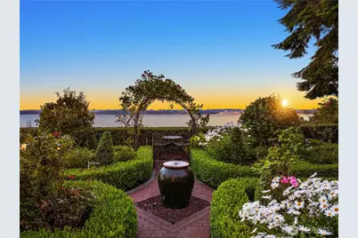 8916 Ferncliff Avenue NE, Bainbridge Island, WA 98110 - Photo 3