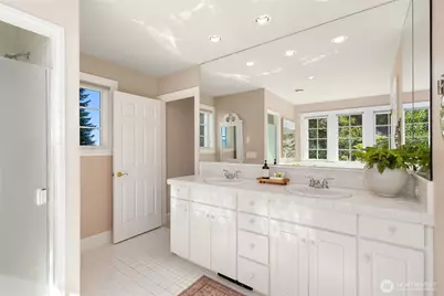 8916 Ferncliff Avenue NE, Bainbridge Island, WA 98110 - Photo 27