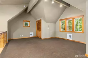 8916 Ferncliff Ave NE, Bainbridge Island, WA 98110 - Photo 37
