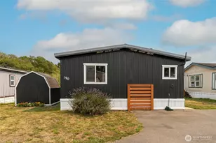 1320 N Oak Harbor St, Oak Harbor, WA 98277 - Photo 1
