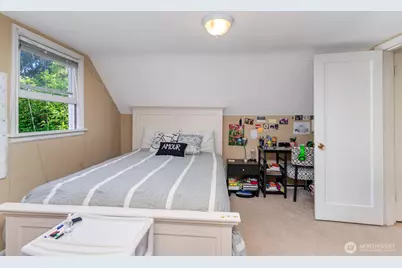5051 Harold Place NE, Seattle, WA 98105 - Photo 17