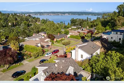 5051 Harold Place NE, Seattle, WA 98105 - Photo 3