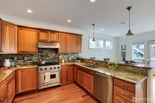 721 N 79th St, Seattle, WA 98103 - Photo 7