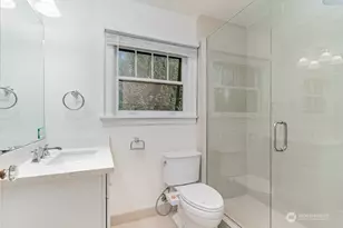 2906 Harvard Ave E, Seattle, WA 98102 - Photo 29