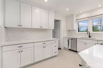 2906 Harvard Avenue E, Seattle, WA 98102 - Photo 13