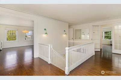 2906 Harvard Avenue E, Seattle, WA 98102 - Photo 5