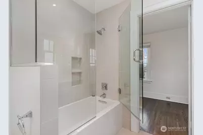 2906 Harvard Avenue E, Seattle, WA 98102 - Photo 21