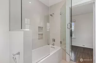 2906 Harvard Ave E, Seattle, WA 98102 - Photo 21