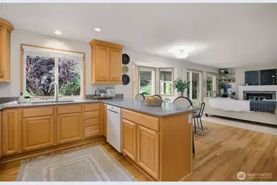 25417 Lake Wilderness Country Club Drive SE, Maple Valley, WA 98038 - Photo 9