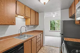 10021 SE 235th Pl, Kent, WA 98031 - Photo 5