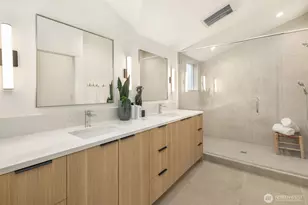 533 N 70th St, Seattle, WA 98103 - Photo 21