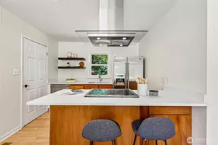 9227 Palatine Ave N, Seattle, WA 98103 - Photo 7