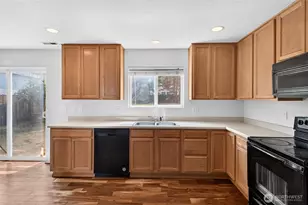 17823 Silver Creek Ave E, Puyallup, WA 98375 - Photo 5