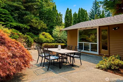 8626 NE 26th Place, Clyde Hill, WA 98004 - Photo 23