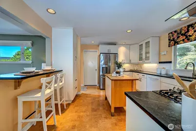18516 Soundview Place, Edmonds, WA 98020 - Photo 15