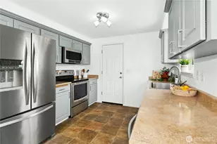 131 NW Clipper Dr, Oak Harbor, WA 98277 - Photo 11