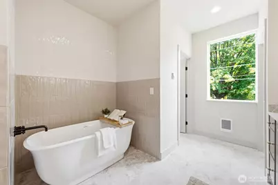 11737 40th Avenue NE #A, Seattle, WA 98125 - Photo 19