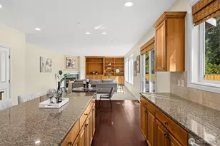 8821 SE 39th St, Mercer Island, WA 98040 - Photo 13