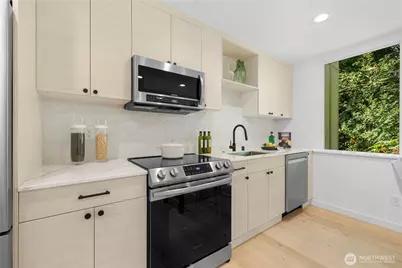12013 36th Avenue NE, Seattle, WA 98125 - Photo 5